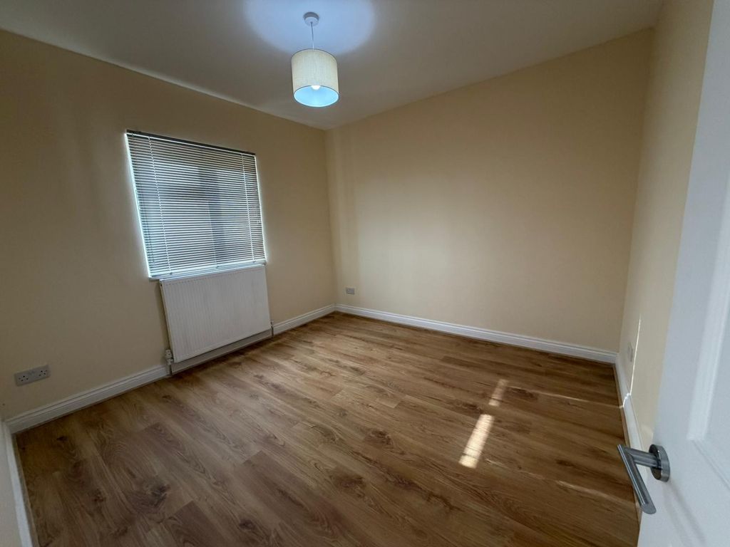 Property photo 3 of 8 Photo 1