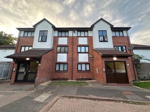 Property photo 1 of 17 One Bedroom Ground Floor Flat Available For Sale In Purfleet.