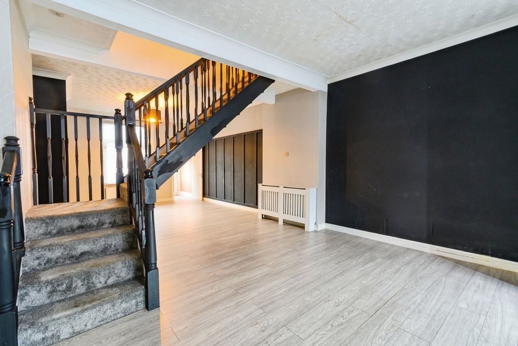 Property photo 3 of 17 Photo