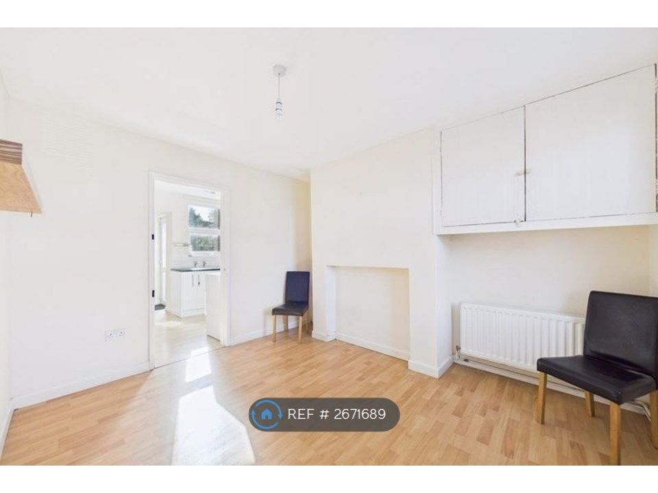 Property photo 2 of 9 Lounge