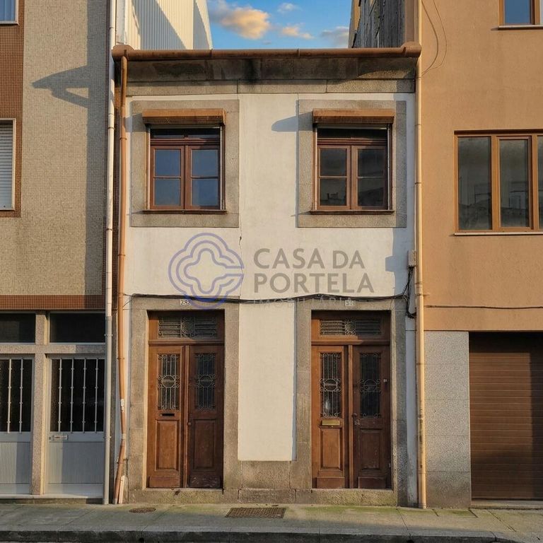 Property photo 1 of 7 Building With Street Address For Total Rehabilitation In Trv. Antero De Quental | Cedofeita, Porto