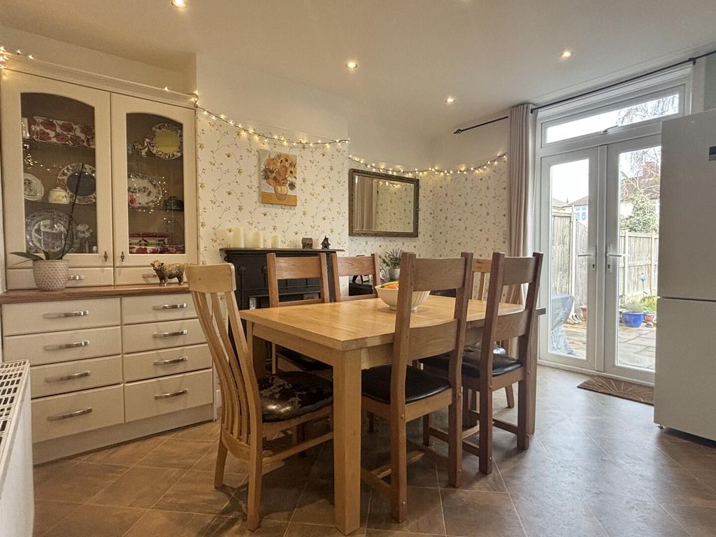 Property photo 3 of 14 Kitchen