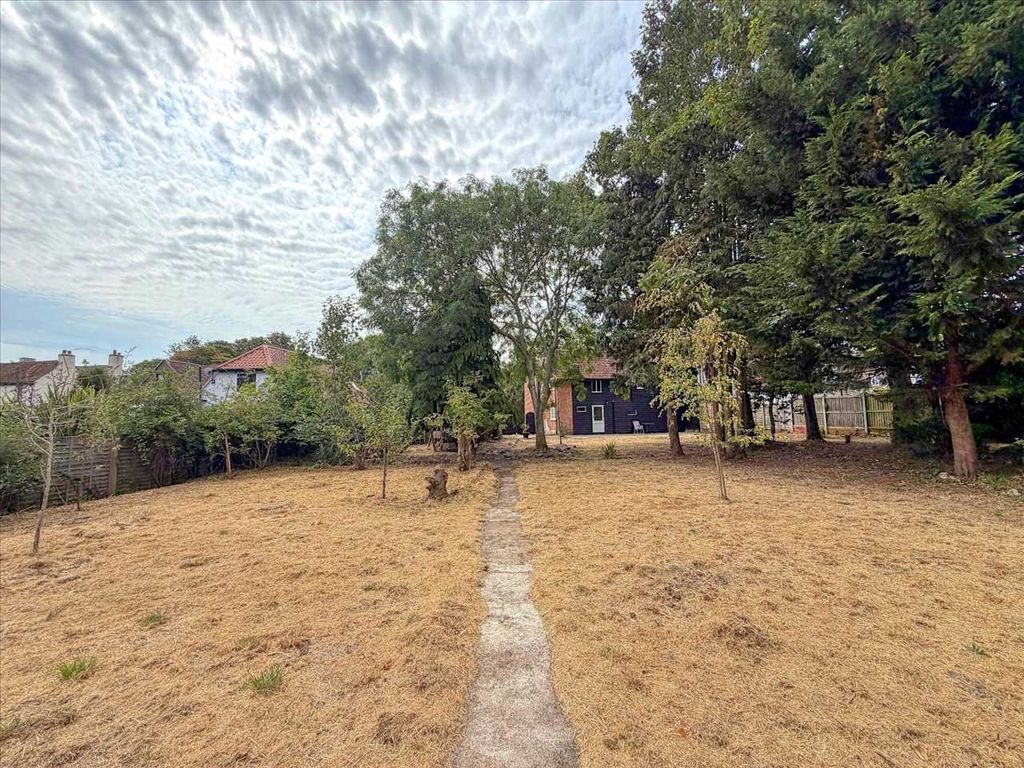 Property photo 3 of 19