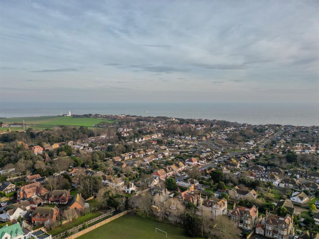 Property photo 2 of 17 Stanley Road, Broadstairs5.Jpg