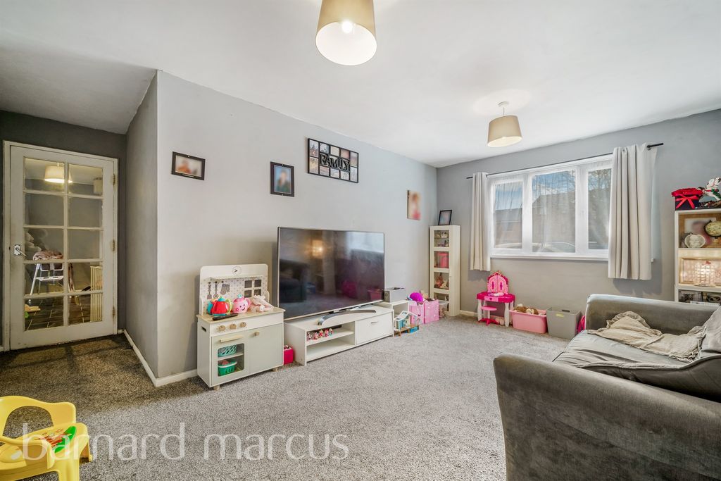 Property photo 3 of 12
