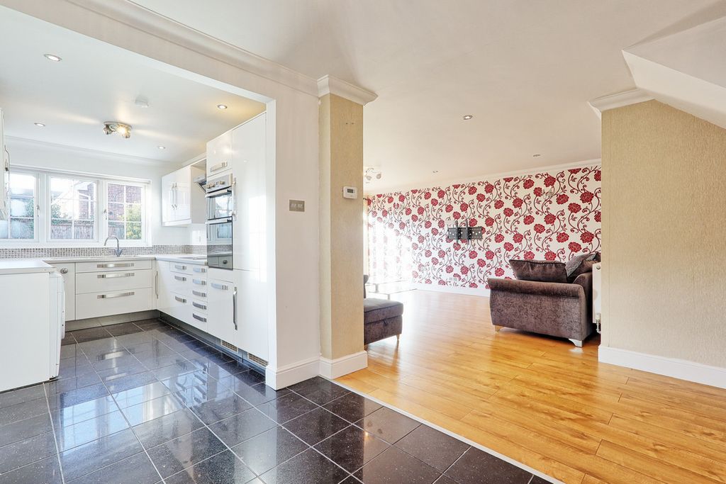 Property photo 2 of 44