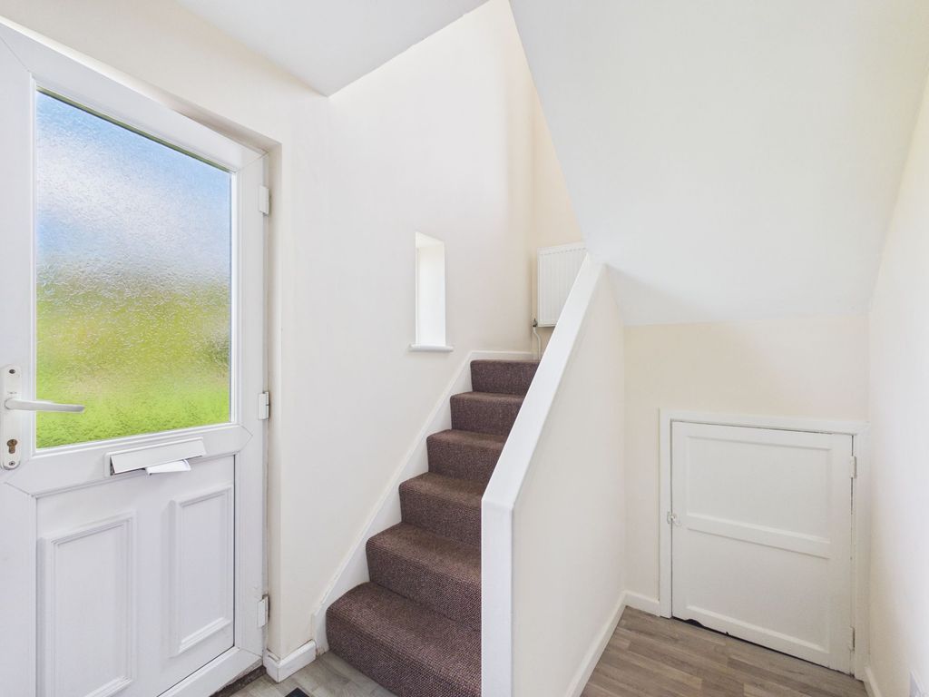 Property photo 3 of 10 Entrance Hall