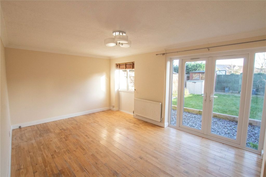 Property photo 2 of 16 Living Room