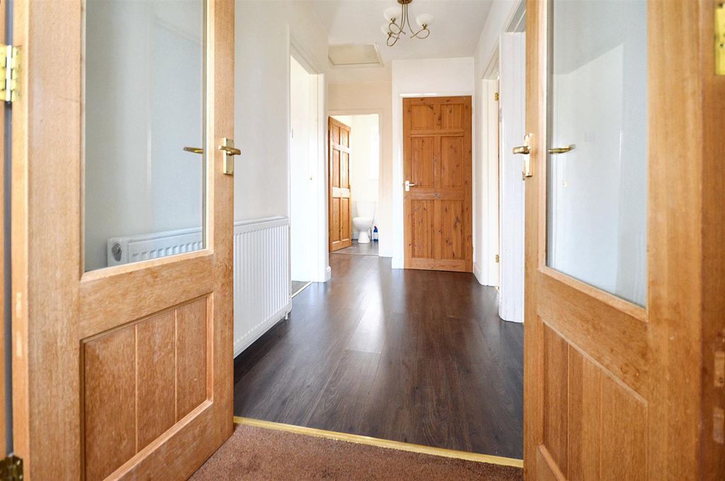 Property photo 2 of 18 Entrace Hall.Jpeg
