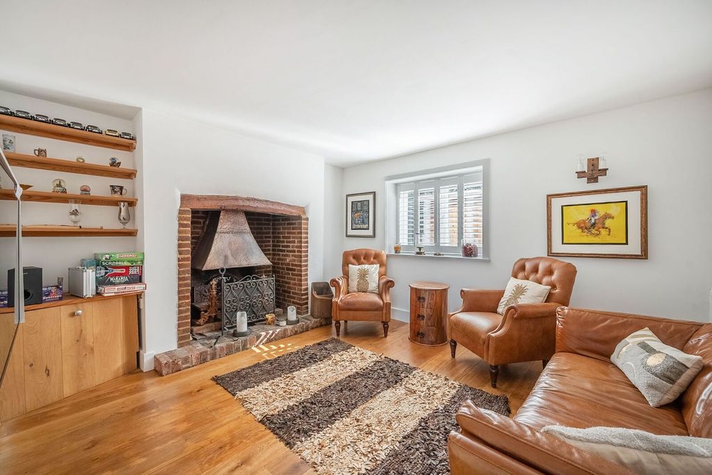 Property photo 3 of 34