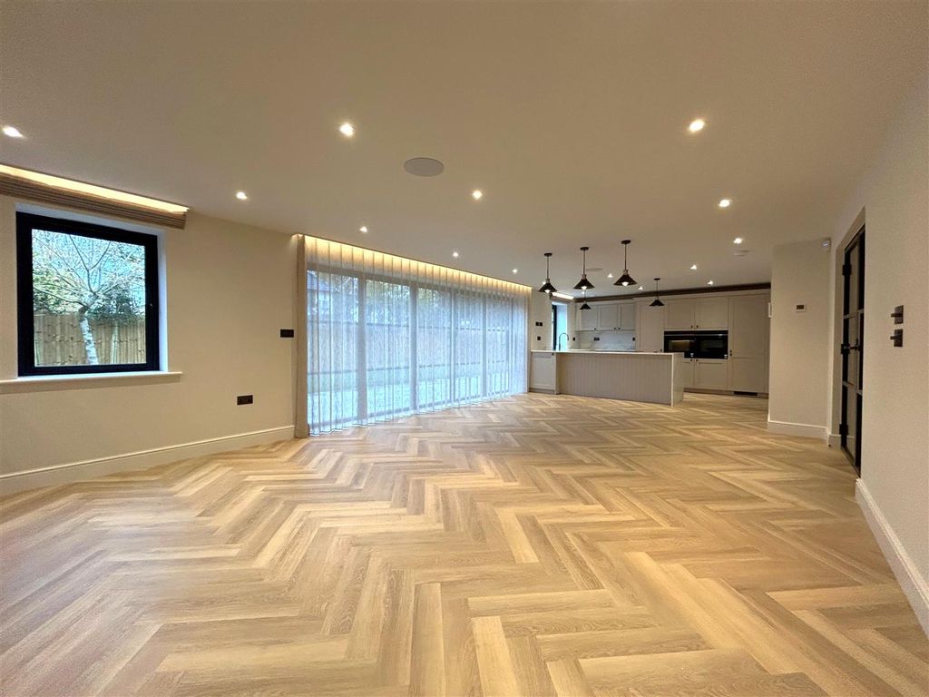 Property photo 3 of 40 (10).Jpg