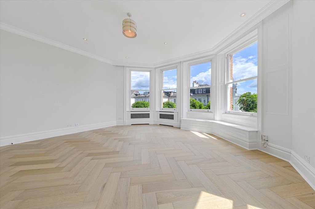 Property photo 2 of 18 Image