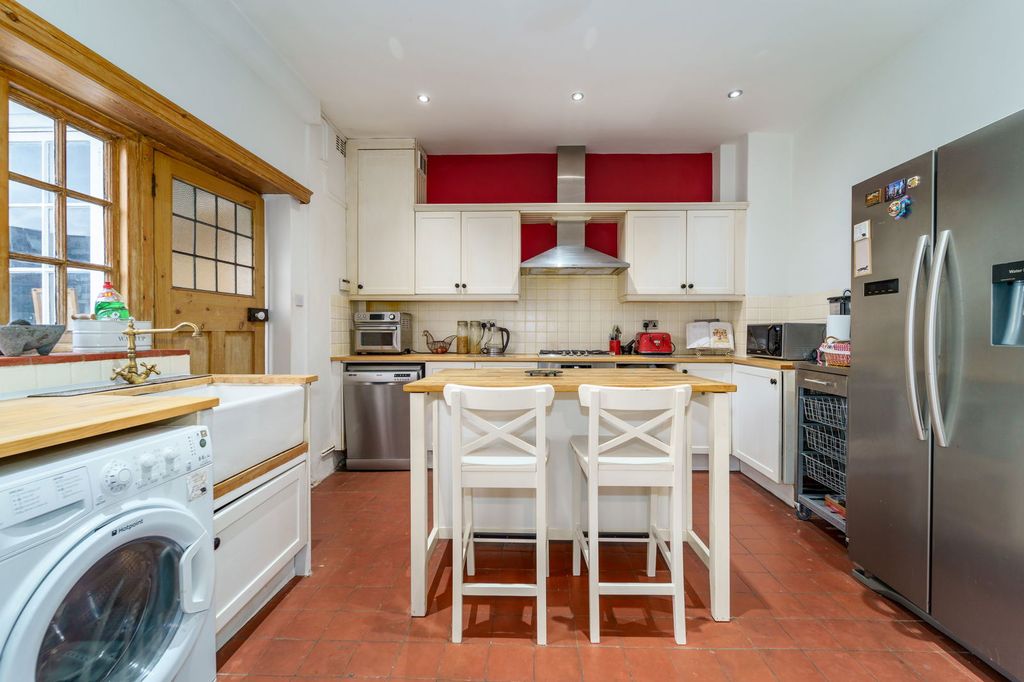Property photo 3 of 21