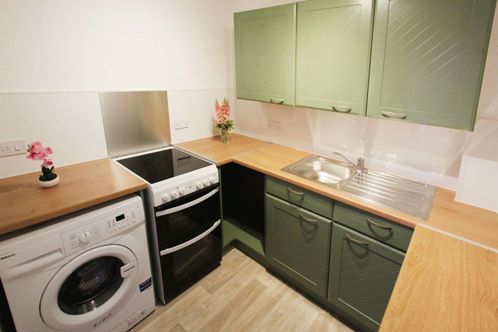 Property photo 2 of 8 Kitchen