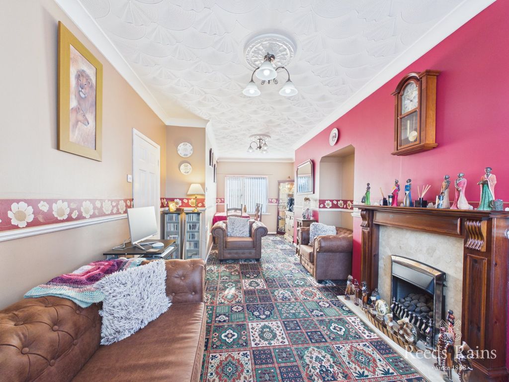 Property photo 2 of 17 Sitting/Dining Room