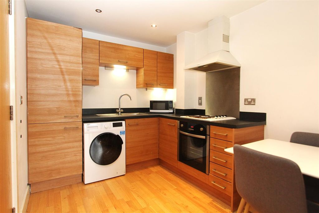 Property photo 1 of 8 Kitchen.Jpg