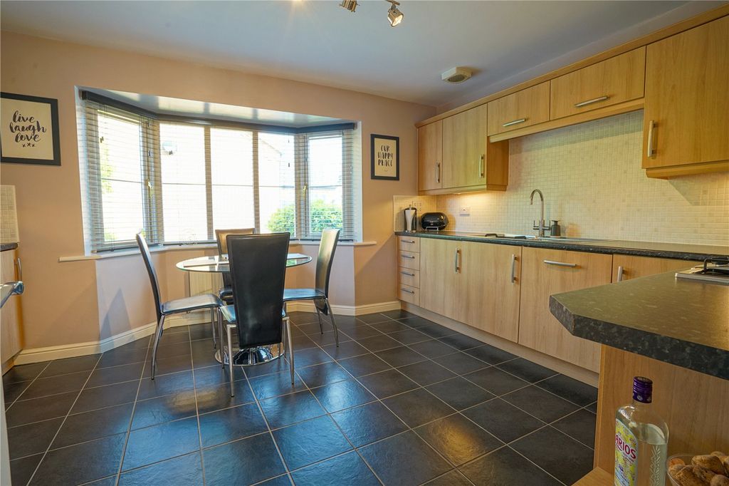 Property photo 3 of 17 Picture No. 11