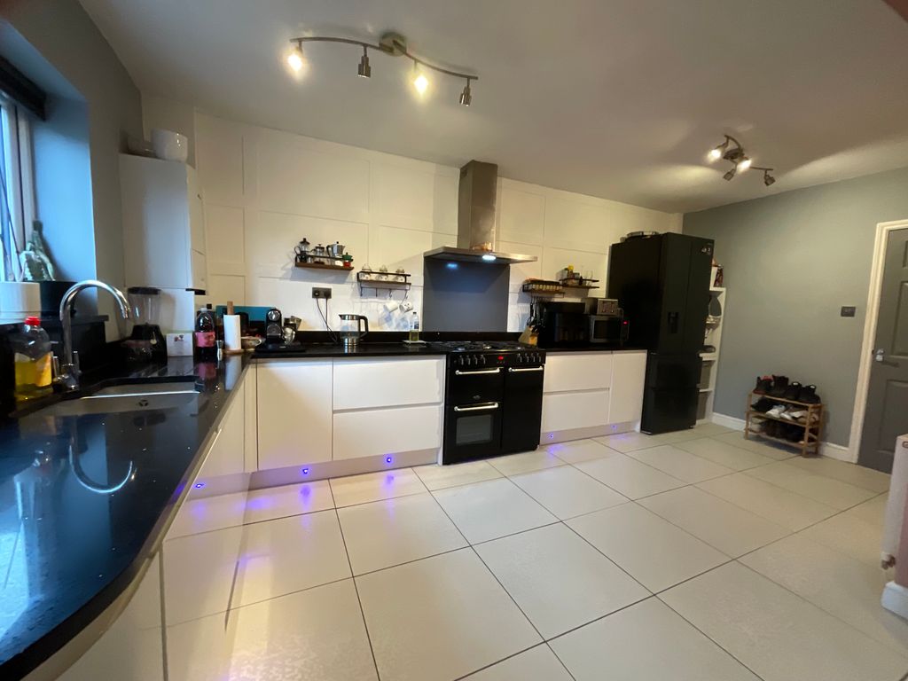 Property photo 2 of 28 Img_1081