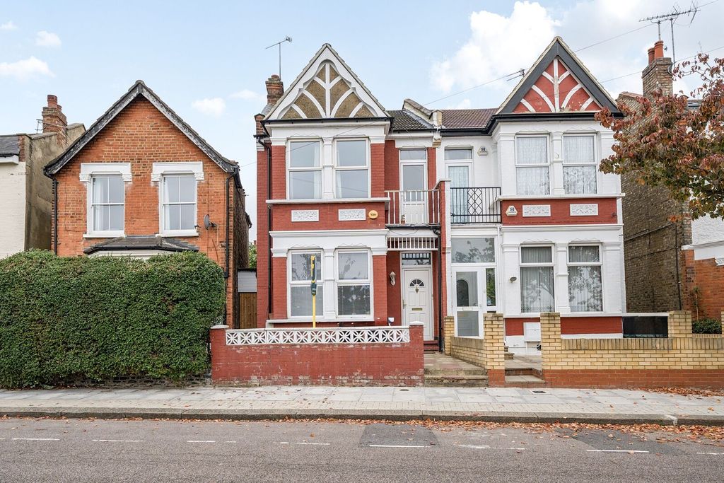 Property photo 1 of 8