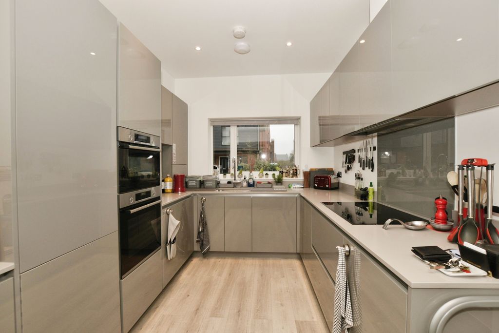 Property photo 2 of 16 Kitchen