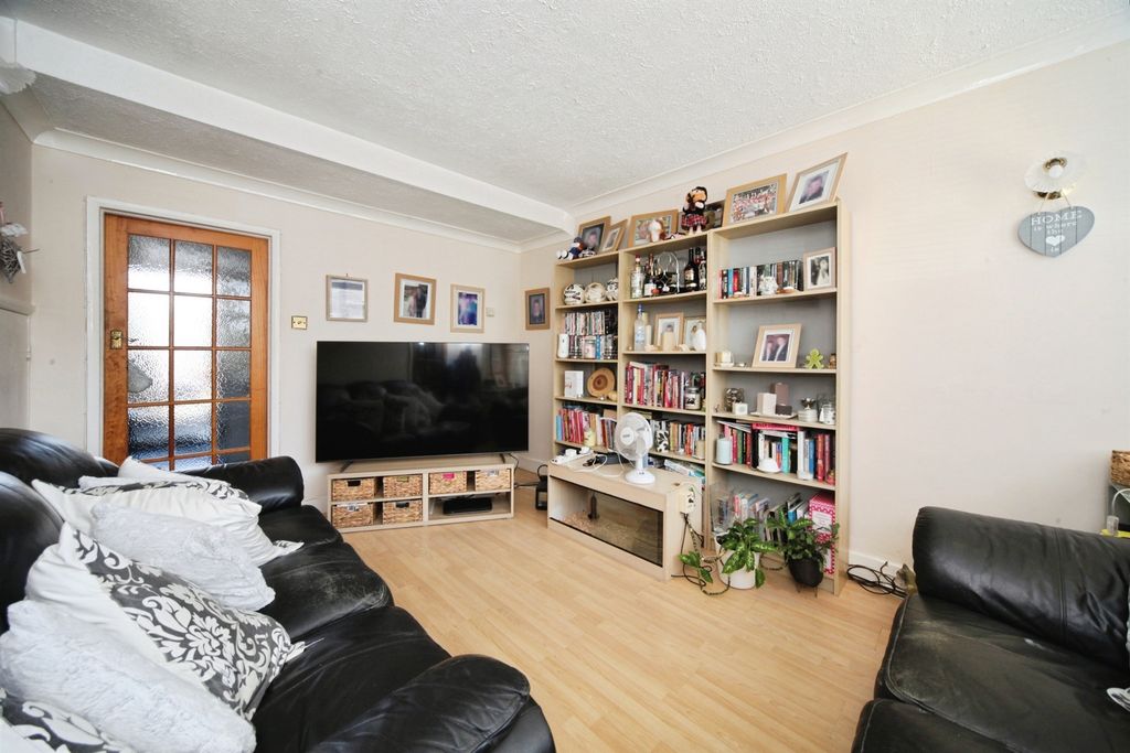 Property photo 2 of 12