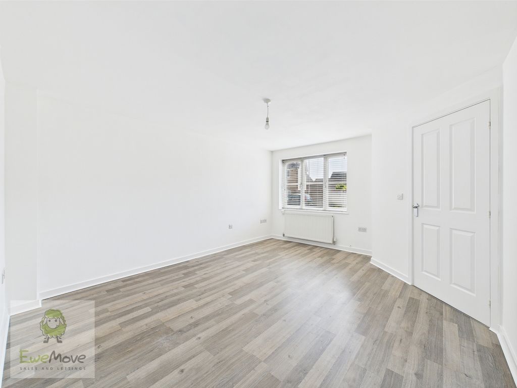 Property photo 2 of 22 Living Room