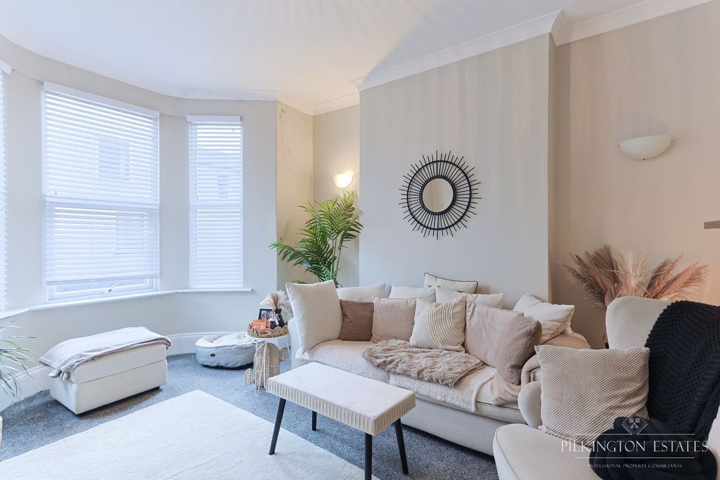 Property photo 2 of 9 4813042