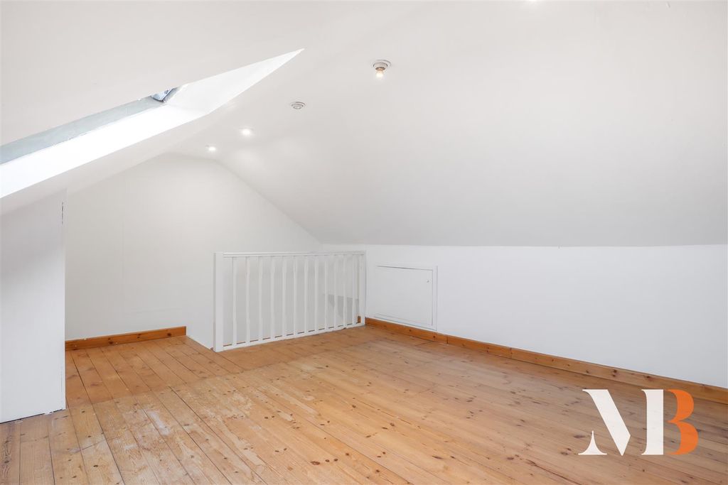 Property photo 3 of 33 Lowther-6.Jpg