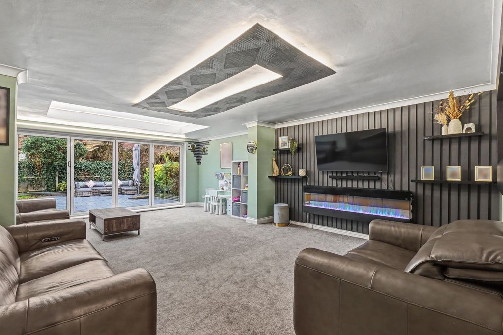 Property photo 3 of 39