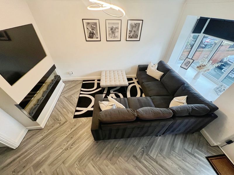 Property photo 2 of 16 Lounge