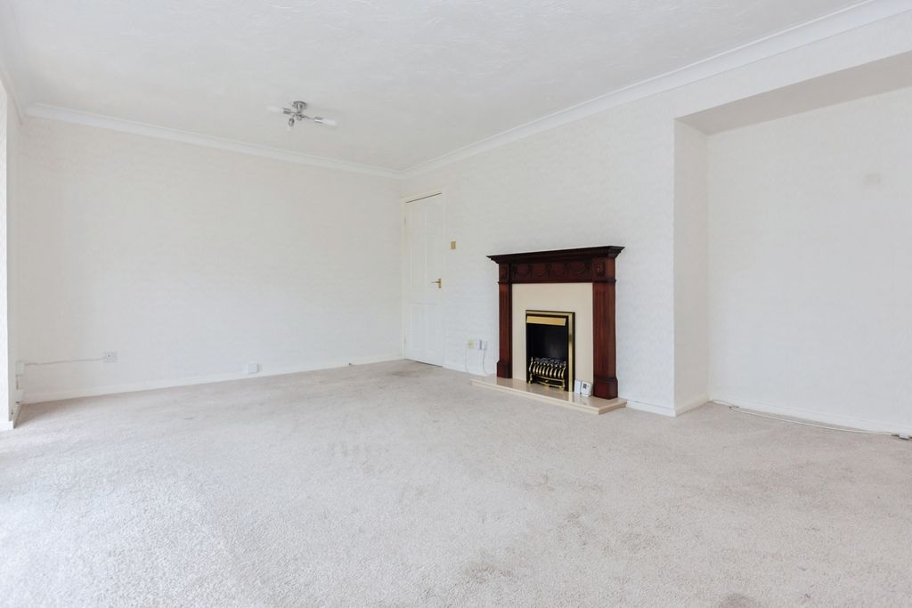 Property photo 3 of 17 Living Room