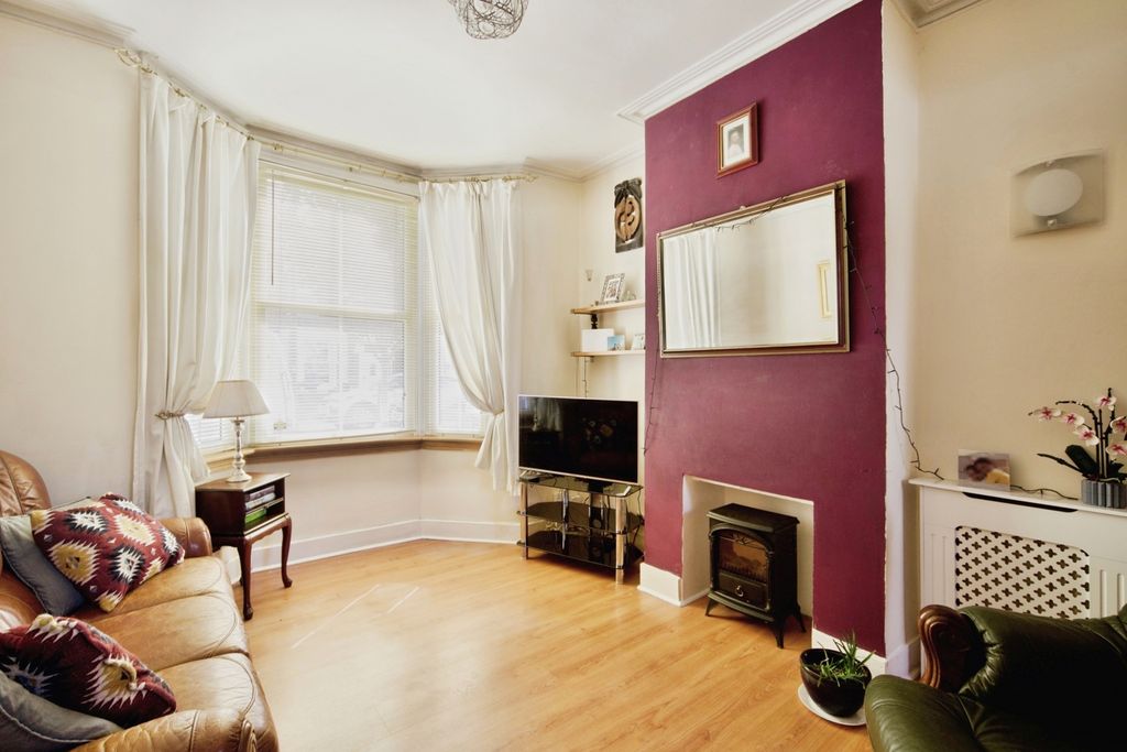 Property photo 3 of 20 Pbox-Img.Jpg