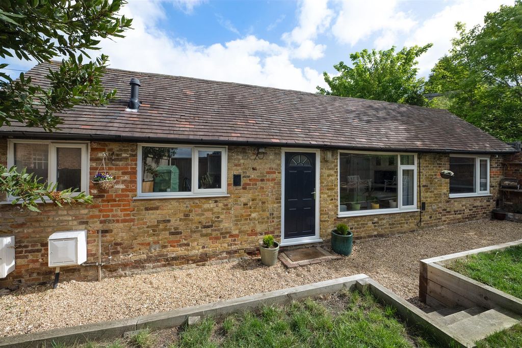 Property photo 1 of 15 Canterbury Road, Herne Bay