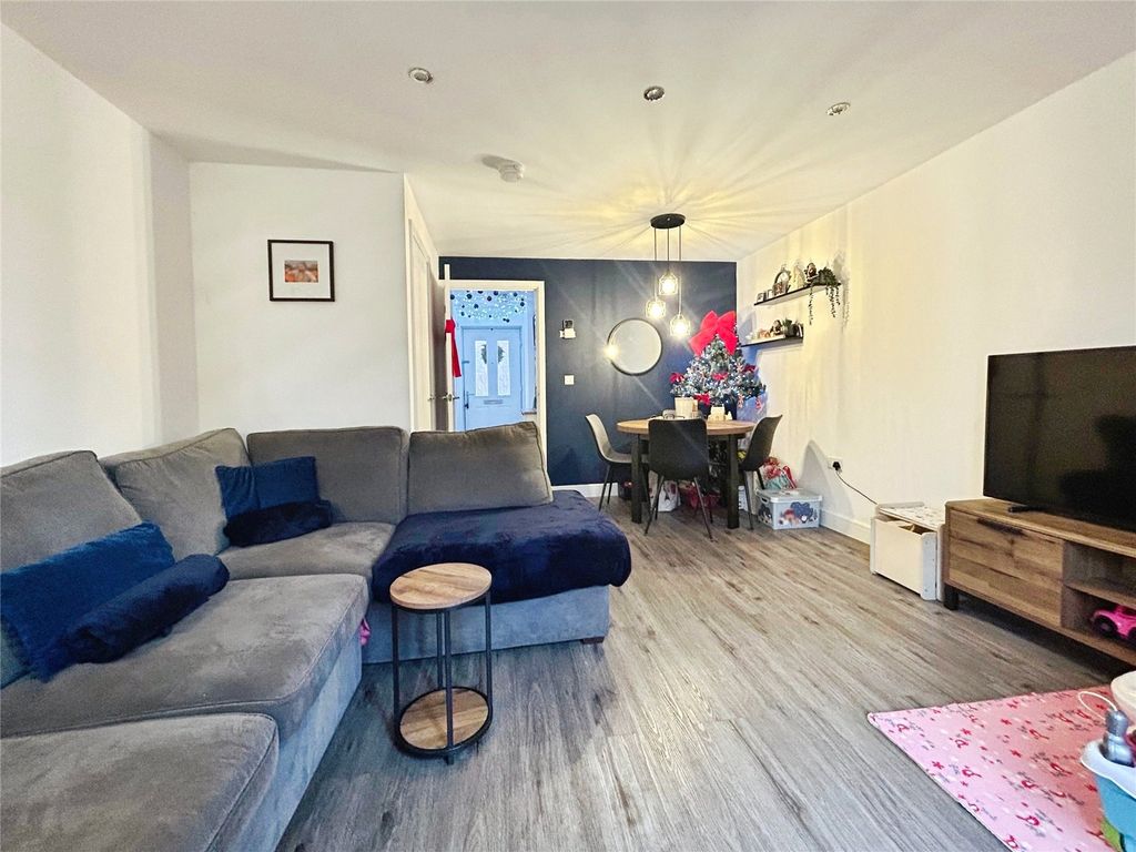 Property photo 3 of 11 Picture 3