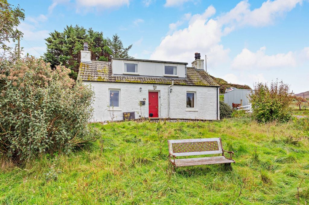 Property photo 2 of 14 18/19 Colbost