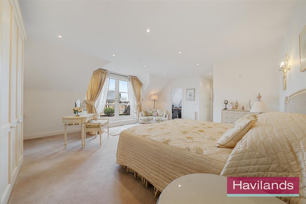 Additional image 9 of 3 bed flat for saleCrescent Road, Enfield EN2