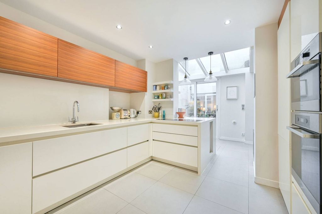 Property photo 3 of 11