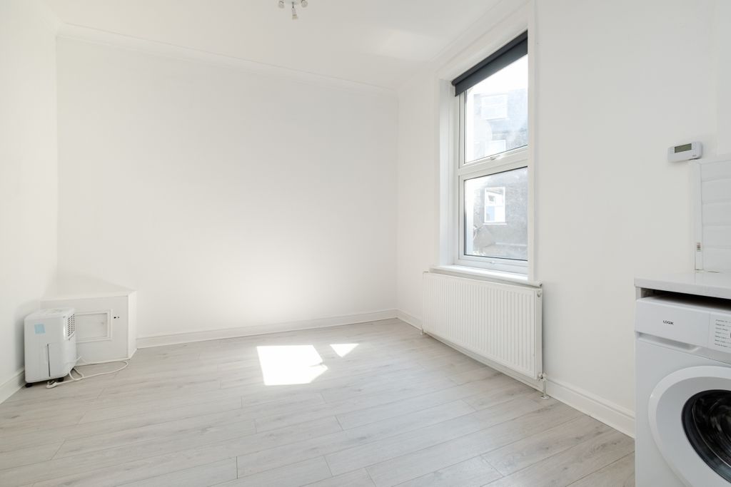 Property photo 3 of 10 Amhurst Road