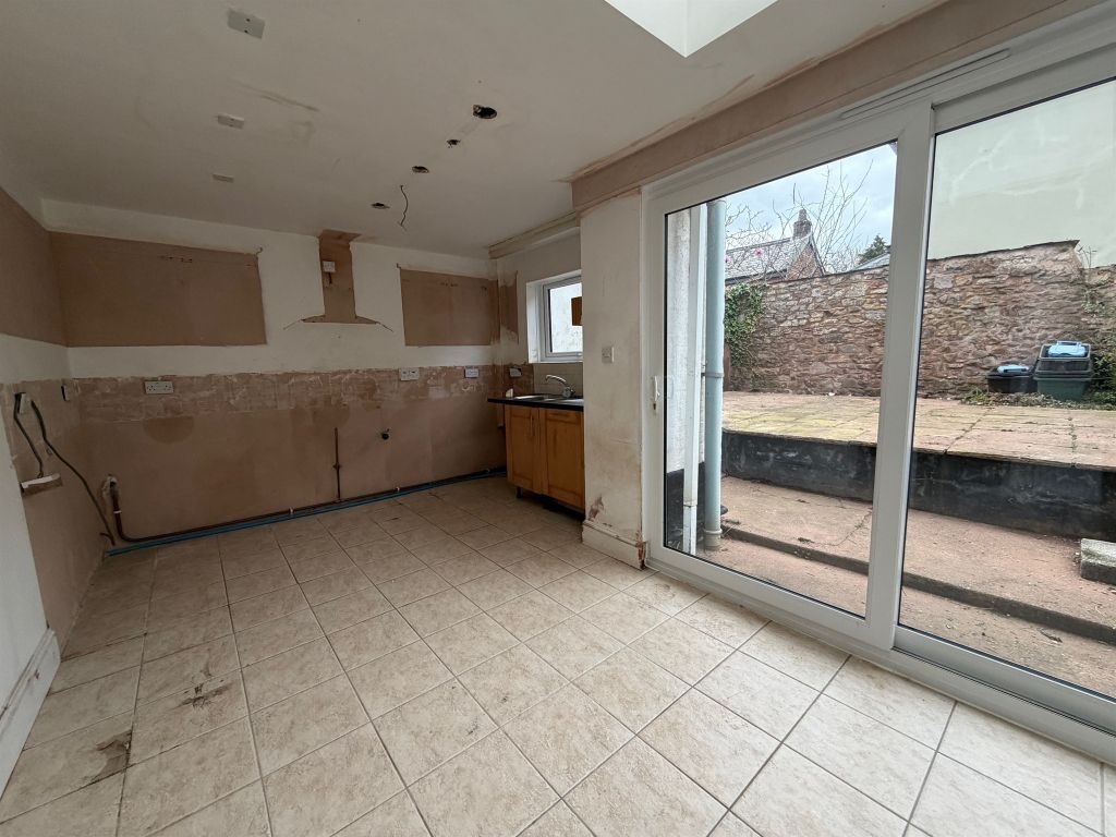 Property photo 3 of 13 Kitchen