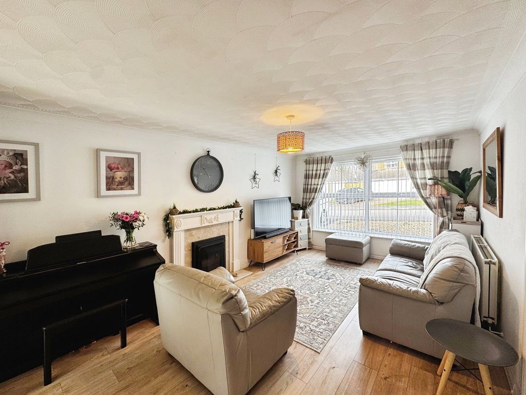 Property photo 2 of 31