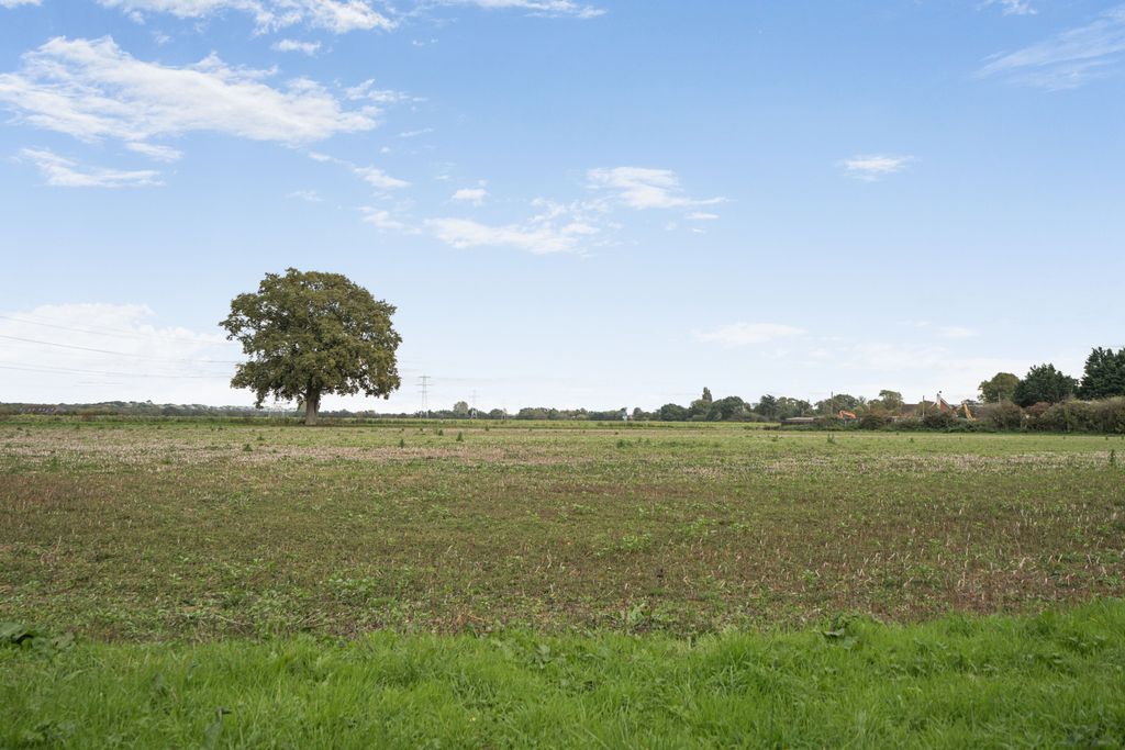 Property photo 2 of 23