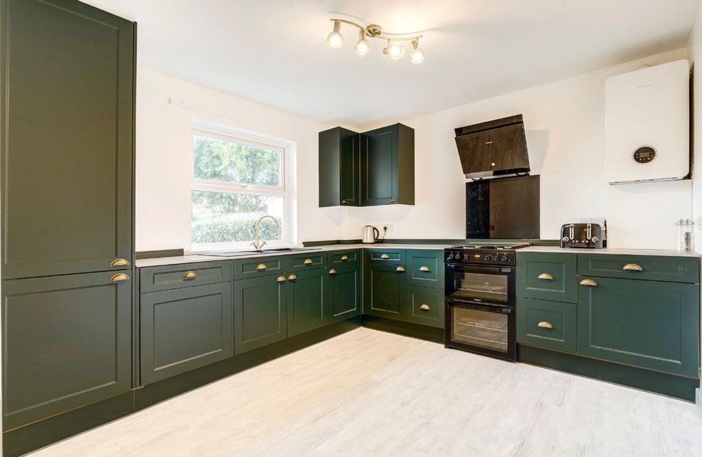 Property photo 2 of 21 Picture No. 28