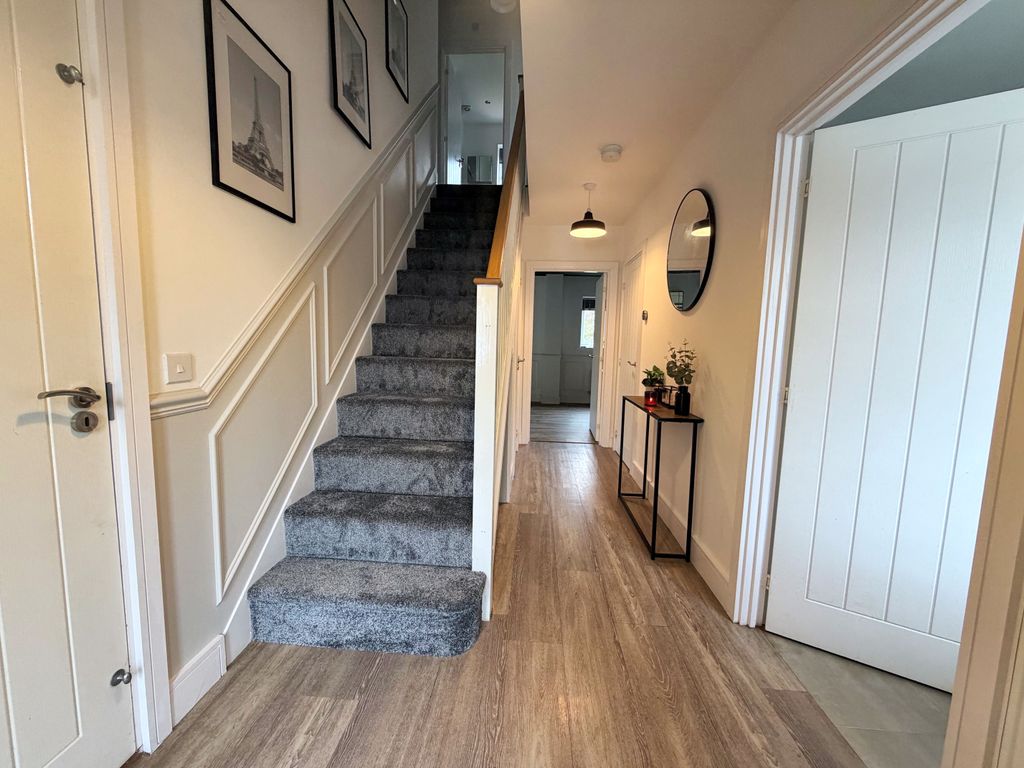 Property photo 2 of 25 BA056Af5-2839-4575-Ad53-6099F363A817