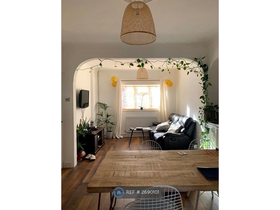 Property photo 1 of 16 Living Room