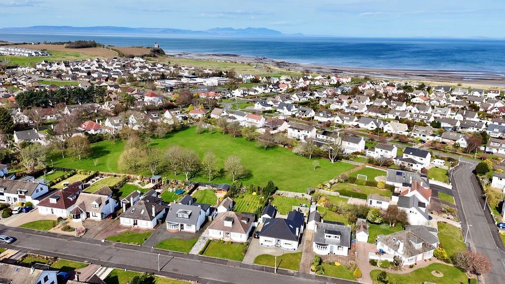 Property photo 2 of 24 Photo 19