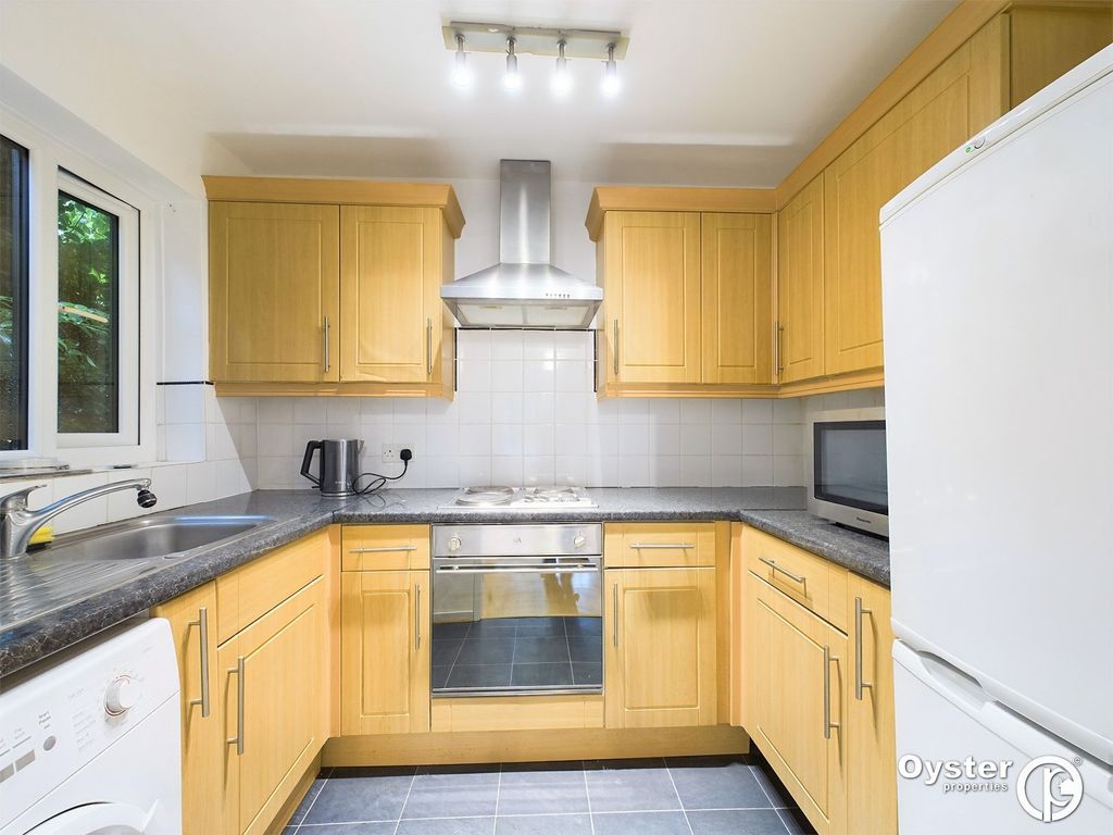 Property photo 2 of 9 Kitchen