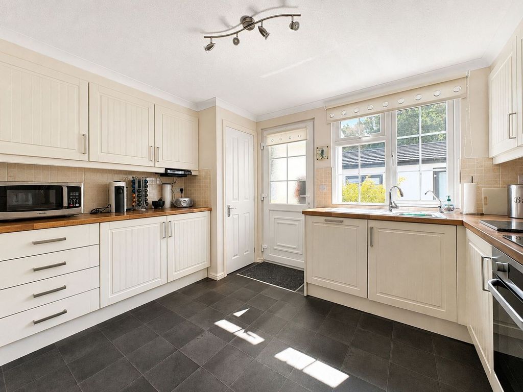 Property photo 3 of 15 Kitchen