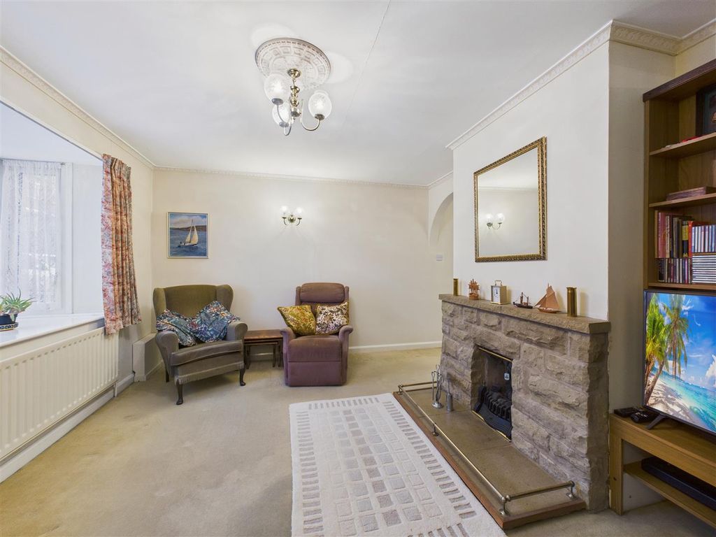 Property photo 2 of 12 Lounge