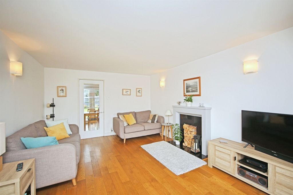 Property photo 2 of 21