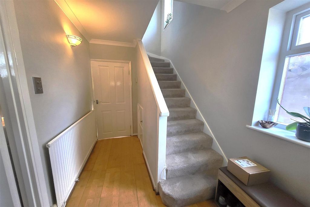 Property photo 2 of 13 Hallway